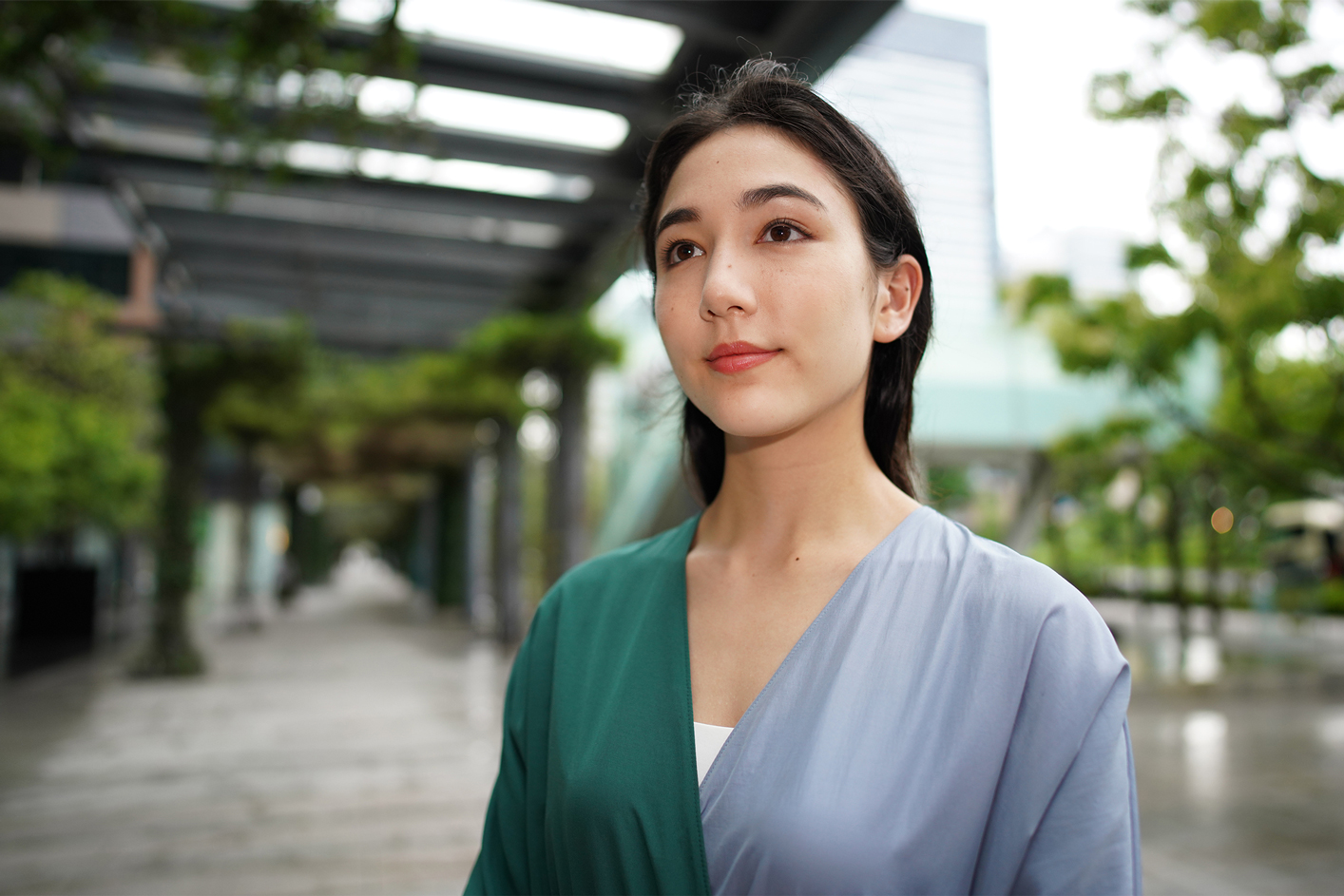 戶外女子的肖像範例影像